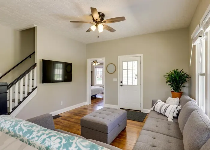 Williamstown Vacation Rental Private Deck And Yard